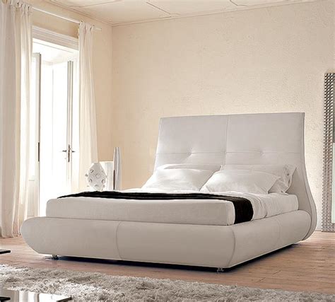 Elegant White Bedroom Interior Design
