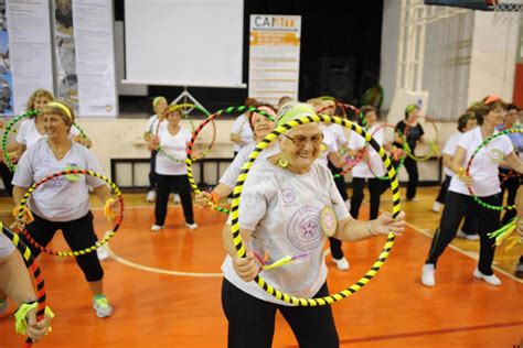 Hay muchos juegos al aire libre con pelota para que los niños pasen un rato muy divertido mientras hacen ejercicio físico. Centros de Actividades Integrales para Adultos Mayores (CAIAM)