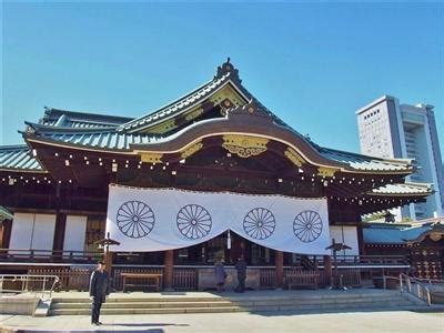 靖國神社 、やすくにじんじゃ）は、東京都 千代田区 九段北にある神社。 慶応4年（1868年）以降、戊辰戦争・明治維新期の戦没者を慰霊、顕彰する動きが活発になり、そのための施設である招魂社創立の動きが各地で起きた。 それらを背景に明治天皇の勅令によって明治. 【竹内流 神社の神髄】吉田松陰、坂本竜馬、高杉晋作…戊辰 ...