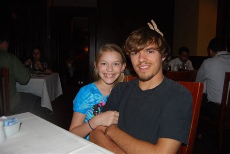 Quotes untuk kakak laki laki. 8 Keseruan yang Cuma Dirasain Sama Kamu, Cewek yang Punya ...