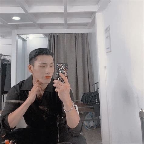 ᴍɪssᴘᴀᴇsᴛᴇᴛʜɪᴄ‎ ܓ Kpop Rappers Mirror Selfie