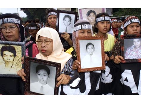 Relawan Terus Perjuangkan Hak Korban Pemerkosaan Tragedi Mei 1998 Tagar