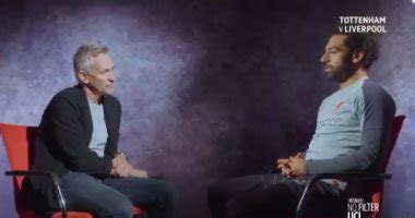 شاهد محمد صلاح وهوا يمرر الكرة من بين ارجل كرستيانو رونالدو في نهائيات دوري ابطال اوربا محمد صلاح, محمد صلاح وهو صغير, محمد صلاح ضد كريستيانو. محمد صلاح لـ هاري كين: "كنت هداف إنجلترا قبل حضورى ...