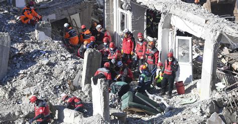 Mantente informado con las últimas noticias, videos y fotos de terremotos que te brinda univision | univision. Turchia, terremoto nel Mar Egeo: Smirne devastata, edifici crollati - Il Tempo