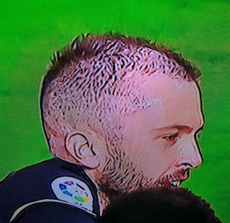 Jordi alba abrió le cuenta en el barcelona vs. ¿Qué le pasa a Jordi Alba en el pelo? - aMENzing