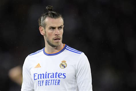 Watch Gareth Bale’s Awkward Reaction In Real Madrid Dressing Room While Team Mates Go Wild After