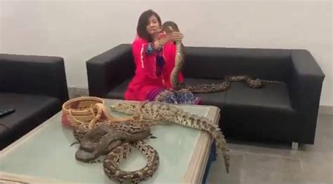Pakistani Singer Rabi Pirzada Who Threatened Pm Modi Quits Showbiz