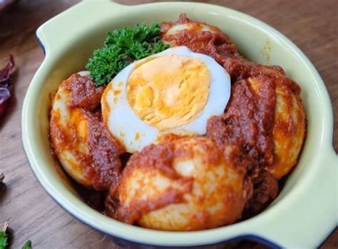 Potong bebek menjadi 4 bagian, lumuri dengan air jeruk nipis/cuka, sisihkan selama 10 menit. Resep Masakan Telur Bebek Bumbu Merah Mantap Rasanya - suhendri22