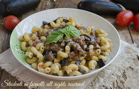 Pasta con zucchine e melanzane. Pasta con melanzane e pancetta facile e veloce, ricetta