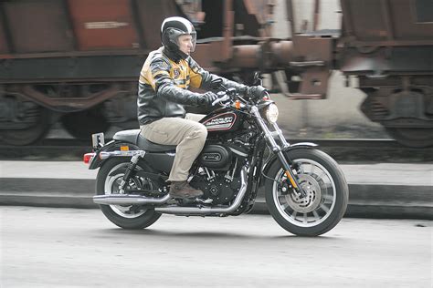 Max torque was 52.37 ft/lbs (71.0 nm) @ 3750 rpm. Harley-Davidson Sportster 883 R 2007 : Entrée de gamme ...