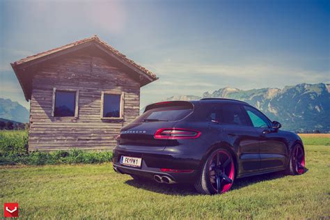 Porsche Macan Stanced on Custom Vossen Wheels - autoevolution