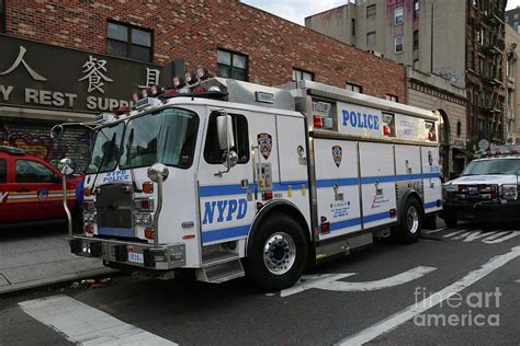 Nypd Emergency Service Ess 10 Truck From Queens Photograph By Steven