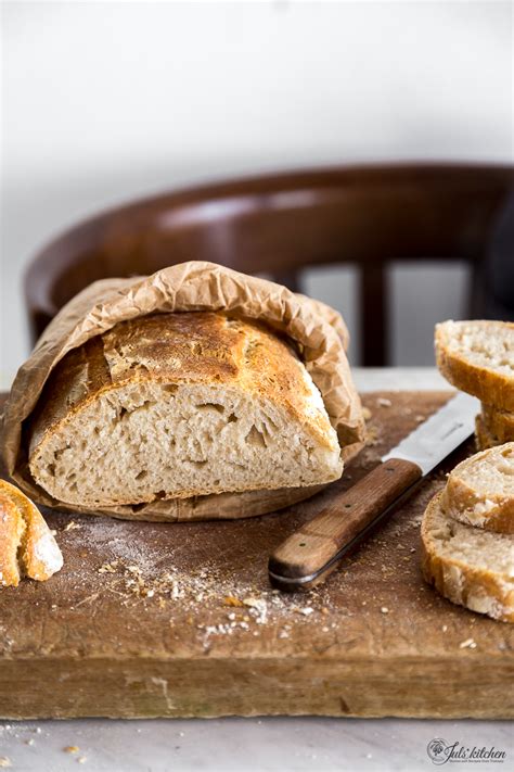 Il lievito madre contiene un elevato numero di microrganismi (su 1 kg di impasto si stimano cento per 1 kg di pane (360g di acqua e 600g di farina), basteranno 120g.150g di lievito naturale (20%. Come fare il pane toscano con lievito madre - Juls' Kitchen