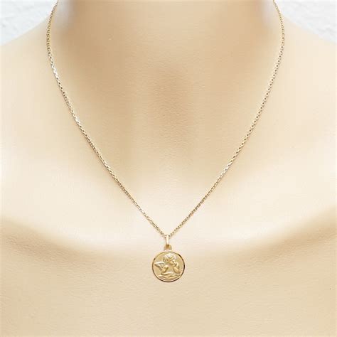 Bijou personnalisé avec un ange en or 9 carats gravé. Médaille baptême ange en Or Jaune 750 (15mm) Ref. 20007