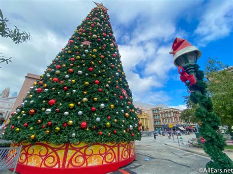 Photos Check Out The Holiday Tree Hunt At Universal Orlando Allearsnet