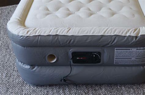 Mattress is able to hold air pretty well. Top 5 Best Air Mattress For Everyday Use: 2020 Buying Guide