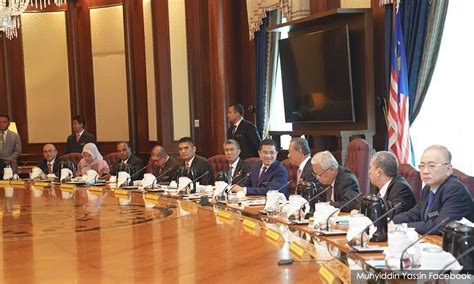 Ia juga dianggap sebagai panduan mengatur dan. Mahkamah medan terbaik selesai isu 'kerajaan tebuk atap'