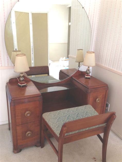 Set an elegant and glamorous tone for your bedroom with gorgeous, dimensional art deco wallpaper in geometric patterns. 6 Piece Bedroom Set-1940's Art Deco-ORIGINAL Huntley # ...