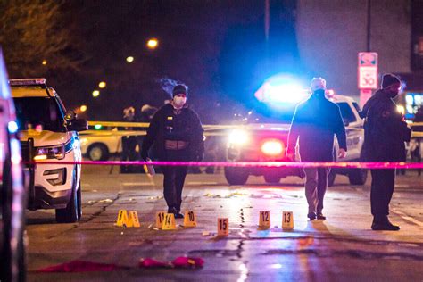 Chicago Police 39 Shot 2 Fatally Over Thanksgiving Weekend