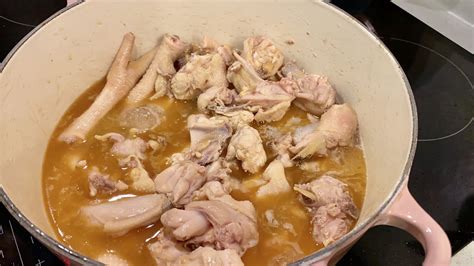 From an unidentified language in the western regions, perhaps a prakrit language (e.g. 玻璃朱城: 台式麻油雞食譜