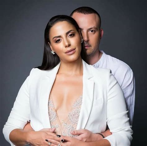 הרב דודו דרעי, שליווה את תהליך הגיור של הזמרת החליט להגיב לראשונה. היא זמרת ערבייה מחיפה, הוא יהודי מעכו... - נסרין קדרי ...