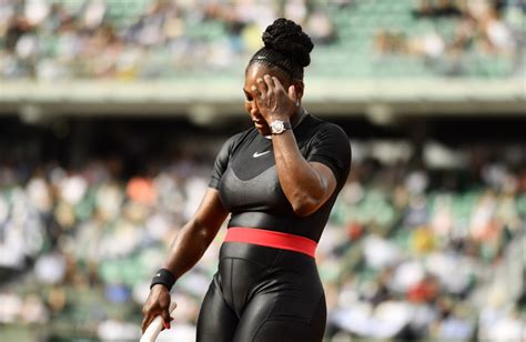 Serena williams' bid for a 24th grand slam title suffered another blow on wednesday after the american withdrew from the french open. Roland Garros : La combinaison Catwoman de Serena Williams ...