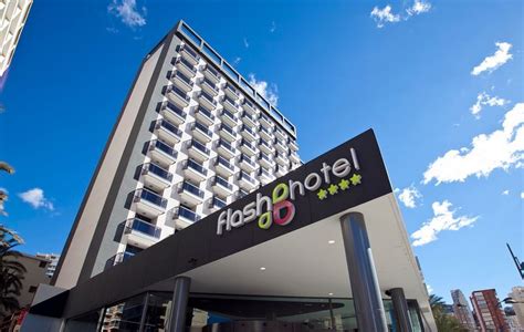 Si buscas sol y playa, estamos a unos setecientos metros de la playa de levante. Hotel Flash *** Benidorm-Turismo de Benidorm VisitBenidorm