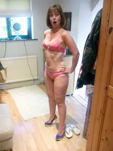 Hot Uk Wife Amateur Is Ready To Get Naked
