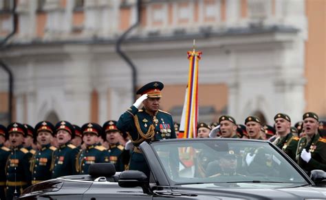 Rusia Conmemora El Día De La Victoria Con Un Desfile Militar En La Plaza Roja De Moscú