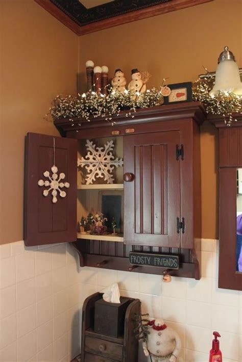 40 Adorable Bathroom With Holiday Wall Decor Ideas Christmas