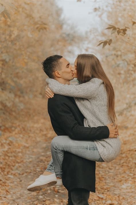 14 examples and steps to hug a girl [with pictures] dating armory