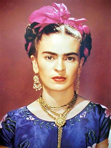 Küçük yaşta başlayan hüzünleri hayatı boyunca peşini bırakmayan frida kahlo, sanatçı kimliğinin yanı sıra güçlü bir kadın oluşuyla da hayranlık uyandırmaktadır. Frida Kahlo Chronology.