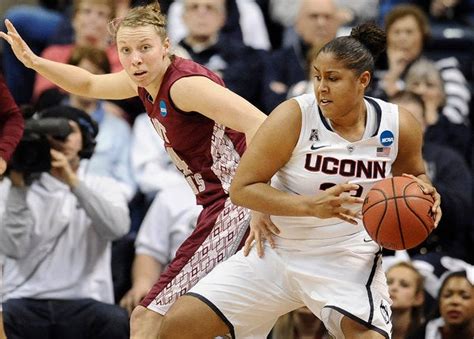 With A Star Back In Form Uconn Women Shake Off Byu The New York Times