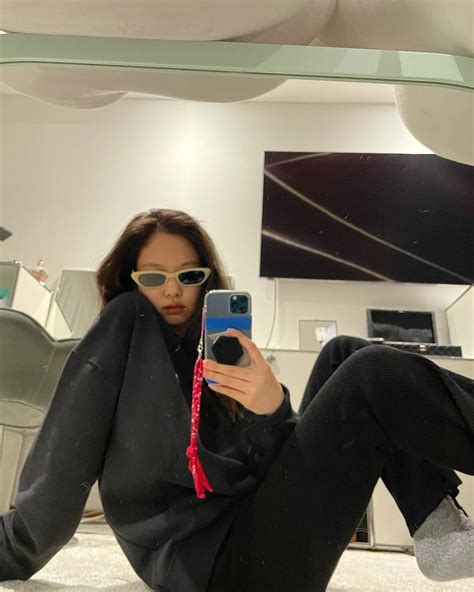 [photos] Blackpink Jennie Looks Stunning In New Mirror Selfie Kpopstarz
