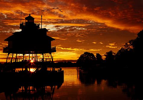 デスクトップ壁紙 風景 日没 湖 水 自然 海岸 反射 シルエット 日の出 落ち着いた イブニング 灯台 太陽