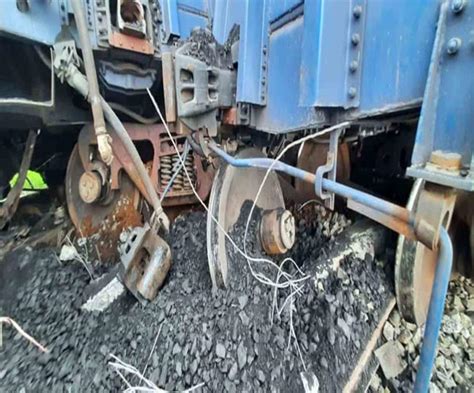 बिहार के नालंदा में कोयले से भरी मालगाड़ी के 14 डिब्बे पटरी से उतरे