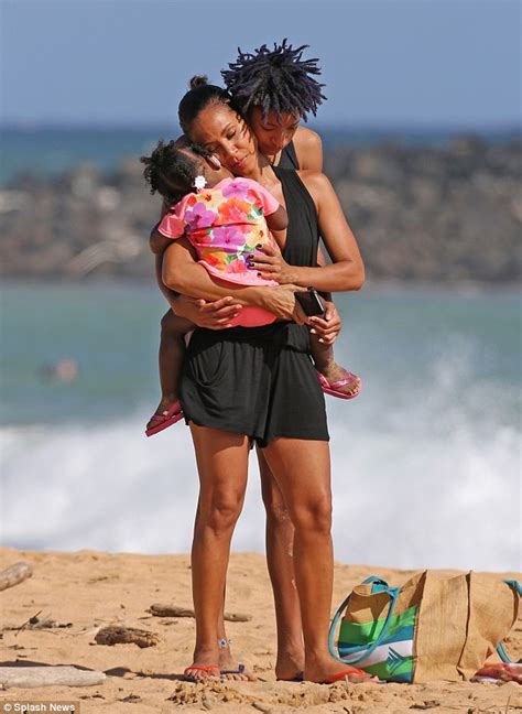 Jada Pinkett Smith Cuddles Up To Her Niece And Willow On The Beach In Hawaii Daily Mail Online