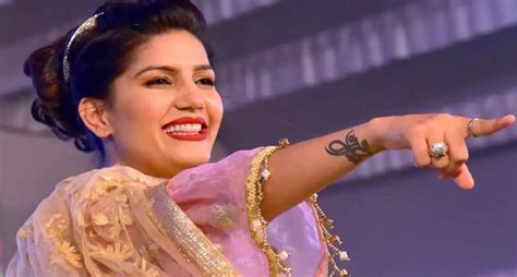 Sapna Chaudhary Dance सोशल मीडिया पर जमकर धमाल मचा रहा है सपना चौधरी का स्टेज शो डांस वीडियो