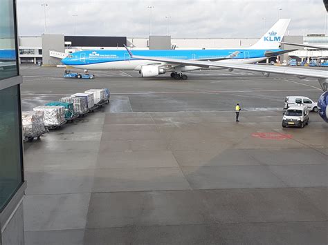 Airlines that fly from kuala lumpur international airport (kul) to sultan mahmud airport (tgg). Review of KLM flight from Amsterdam to Lisbon in Economy