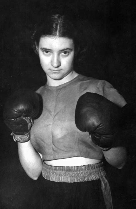 Mighty Atoms Play Celebrates A Pioneering Female Boxer At Hull Truck