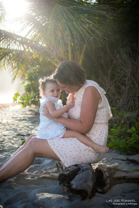 Séance à la plage avec une enfant de 2 ans Photographe Martinique