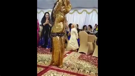 مغربية ترقص في عرس خليجي والضيوف منبهرين Youtube
