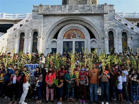 Christians Celebrate Palm Sunday Around World Entering Holy Week Easter