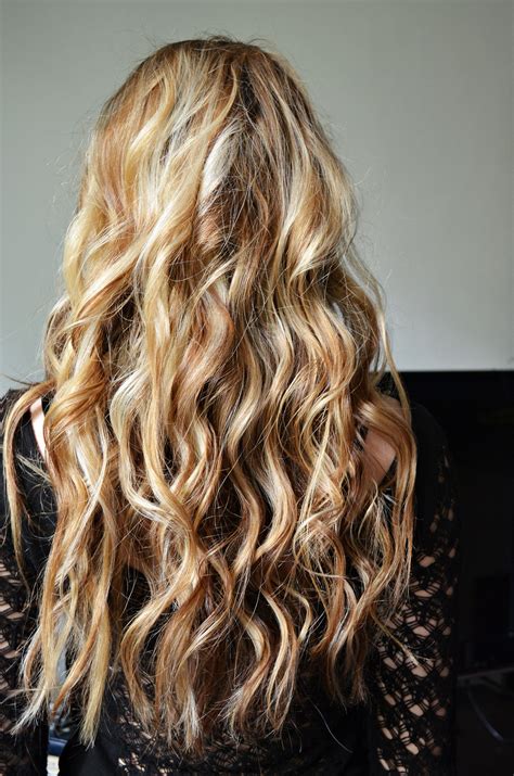 Curly Hairblonde Highlights Hair Blonde Hair With Highlights