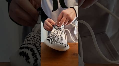 How To Lace Your Yeezys The Kaws Way Youtube