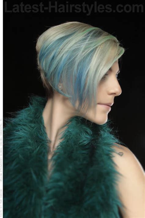 This style has blue streaks, which merge into green in the lower lengths. 33 Cutest Peekaboo Highlights You'll Ever See in 2018