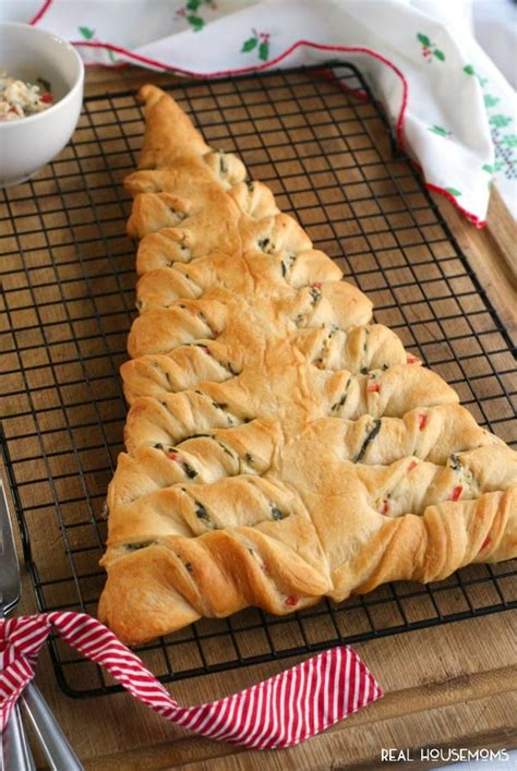 Take spinach mixture and spread onto surface of puff pastry in shape of a christmas tree (a tall triangle with a small square at the base). Top 21 Pizza Dough Spinach Dip Christmas Tree - Best Diet ...