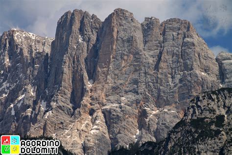 Die dolomiten, italienisch dolomiti, ladinisch dolomites, sind eine gebirgsgruppe der südlichen kalkalpen, werden aber auch den südalpen zugerechnet. Monte Civetta (Dolomiti) - Agordino Dolomiti