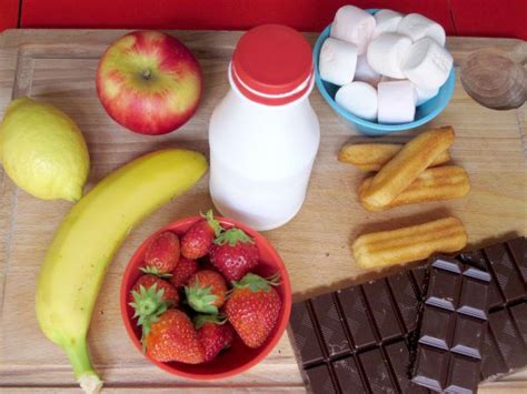 Normalmente cuando los padres cocinan alejan a los niños de la cocina. Fondue de chocolate negro: receta paso a paso