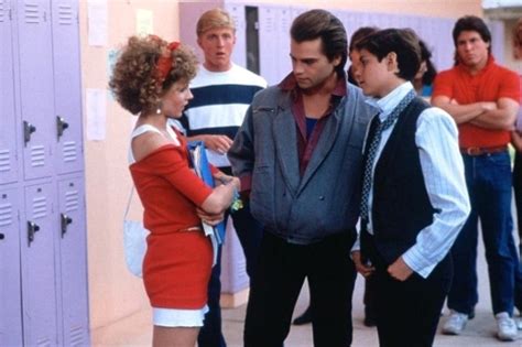 So terry decides to change high schools and pose as a boy to prove her point. OUT誌が選ぶゲイ必見のハイスクール映画21作品 - mysterious sheets